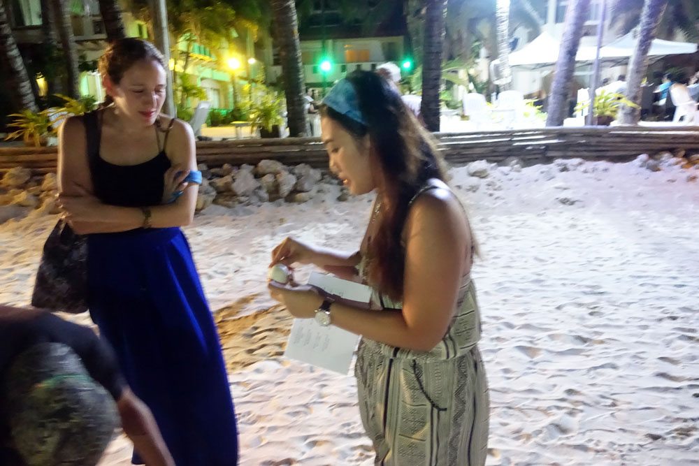 eating balut in boracay