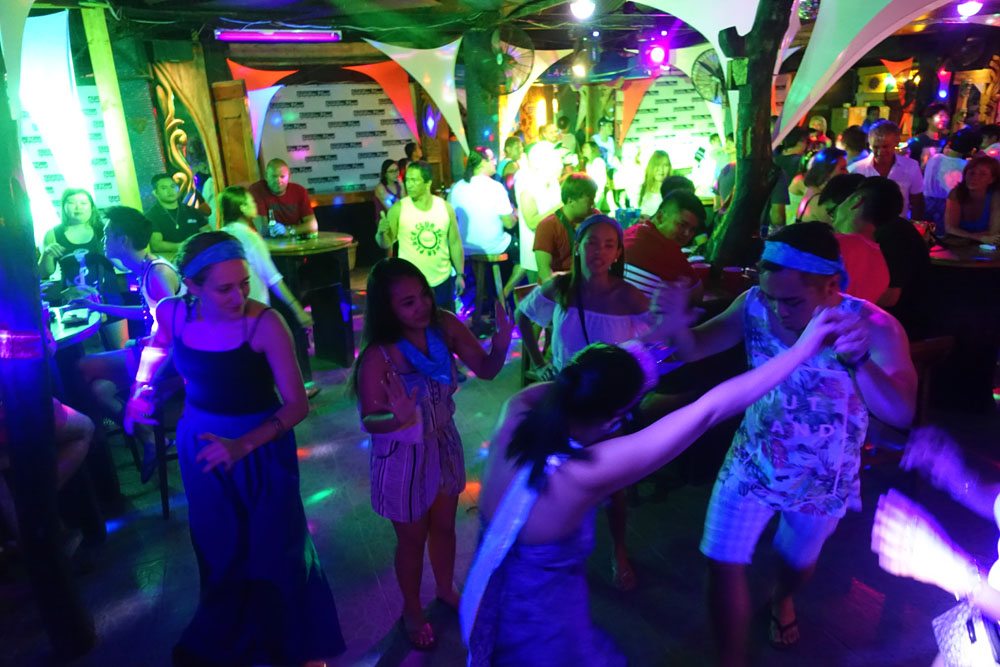 summer place pub crawl in station 2 boracay