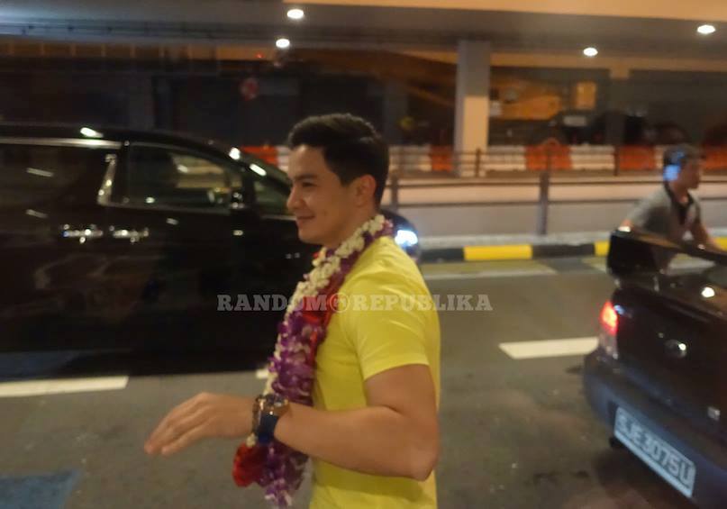 alden richards van in singapore yello tshirt with fans
