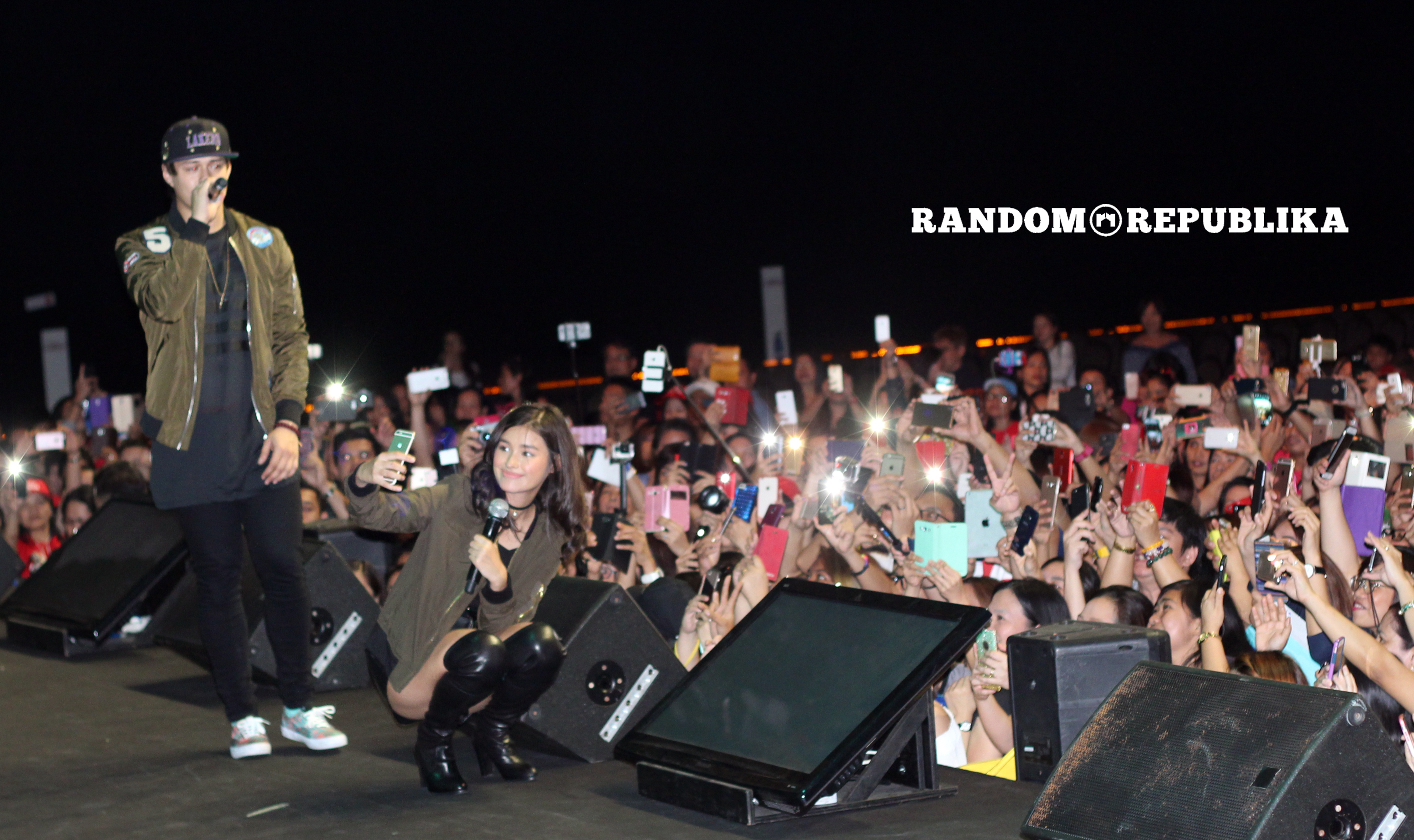 selfie with liza soberano and enrique gil at LizQuen LIVE in Singapore 2016