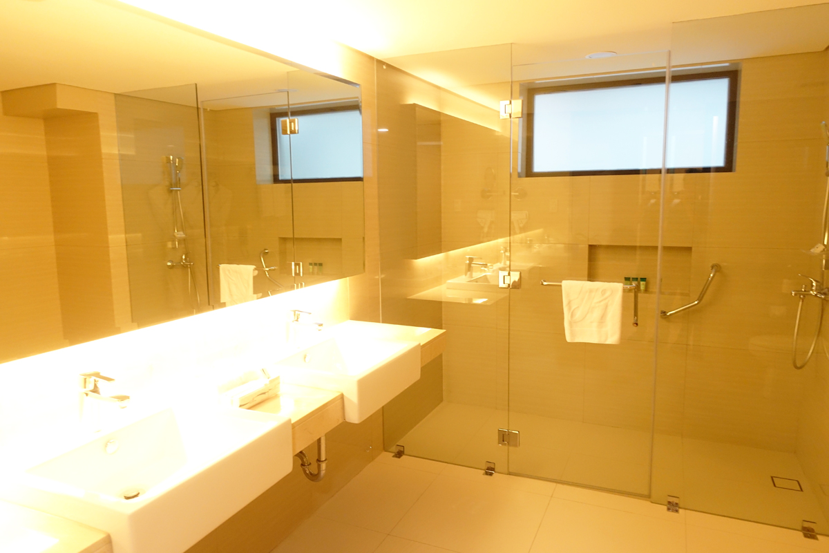 toilet jin jiang inn makati bathroom deluxe room