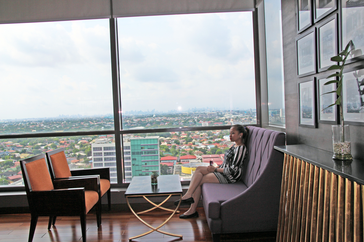 club floor lounge at bellevue manila hotel