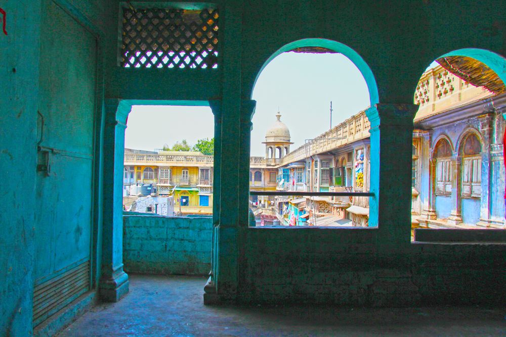 delhi-spice-market-rooftop-view-colorful-pic