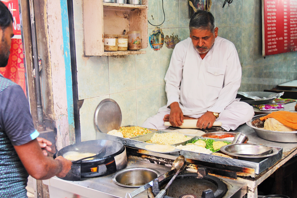 food-tour-delhi-markets-shop