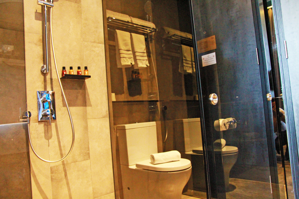 hotel-yan-deluxe-room-singapore-toilet