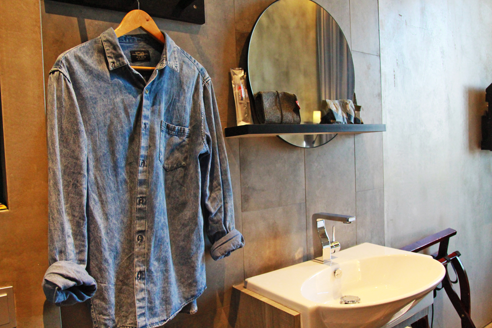 hotel-yan-singapore-bedroom-wash-area