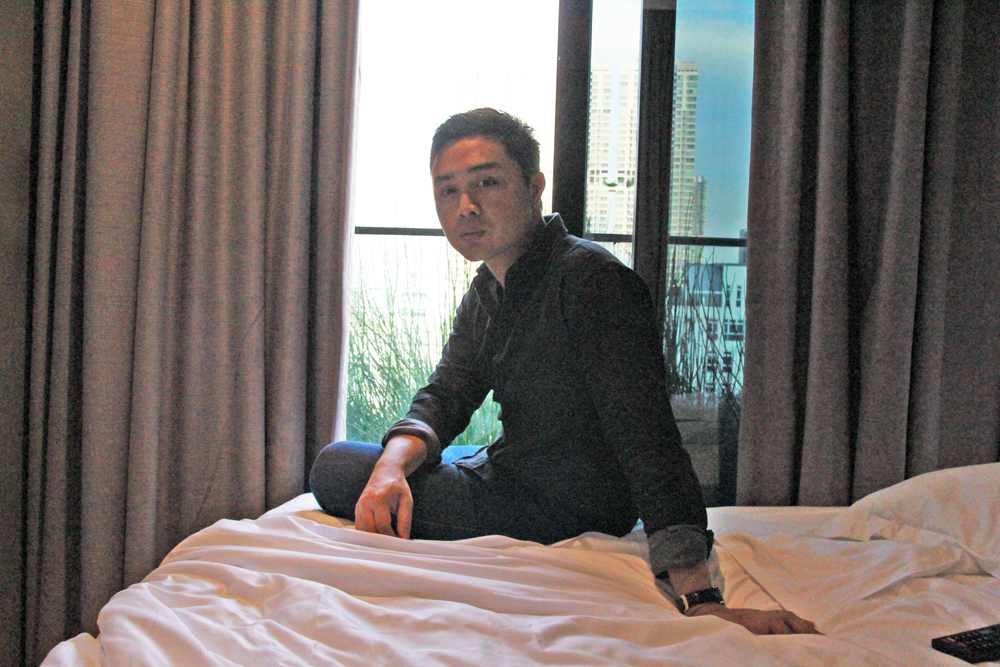 hotel-yan-singapore-bedroom-with-a-view
