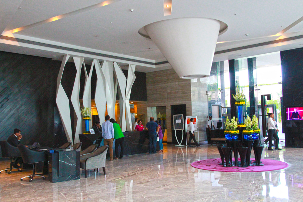 radisson-blu-taj-east-gate-agra-india-lobby-5-star-hotel