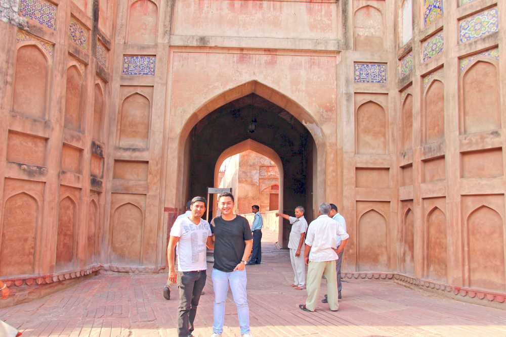 ravishing-india-concierge-rajat-with-blogger-paolo-random-republika
