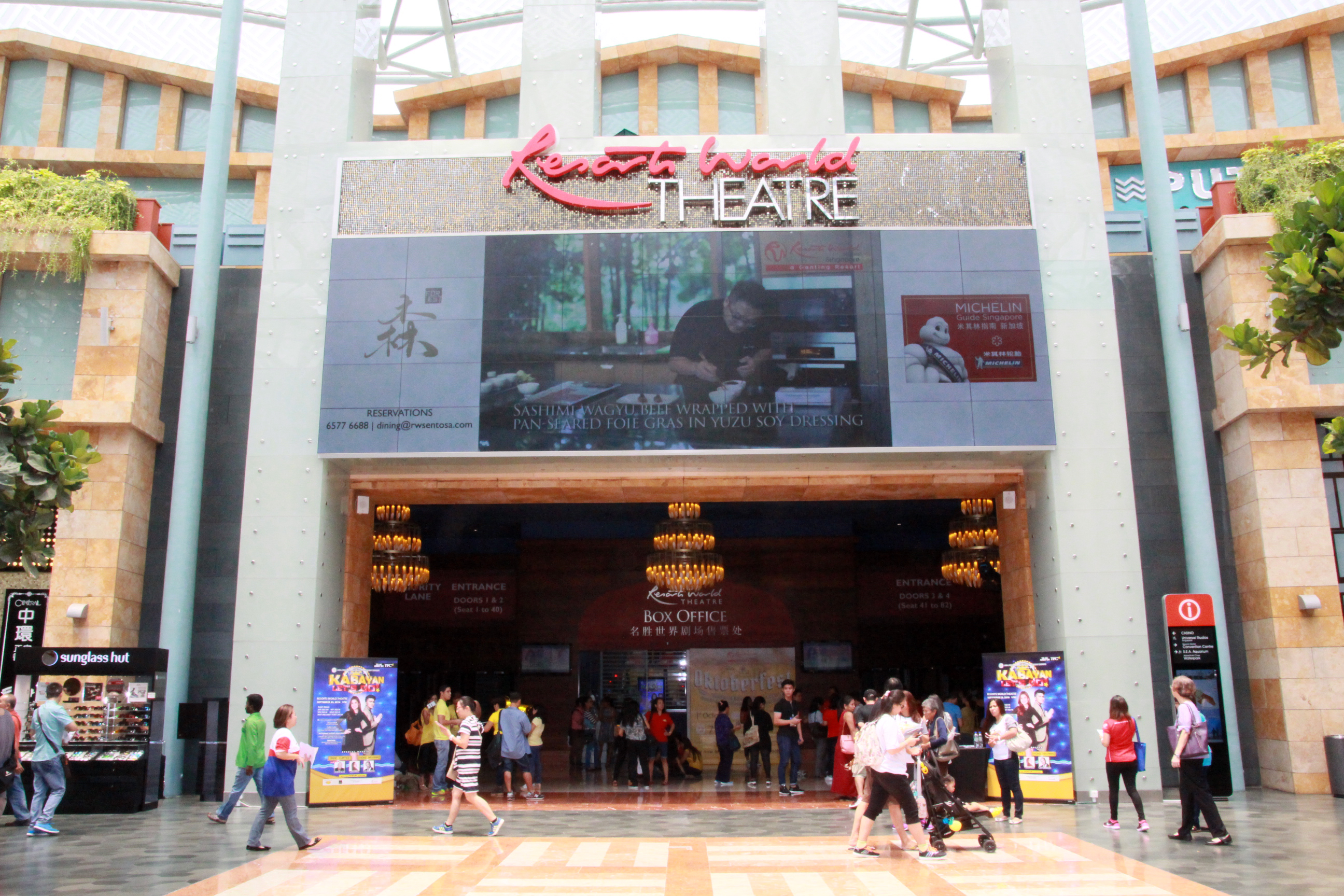 resorts-world-theatre-sentosa-venue-of-kabayan-lets-go-tfc-anne-curtis-vhong-navrro