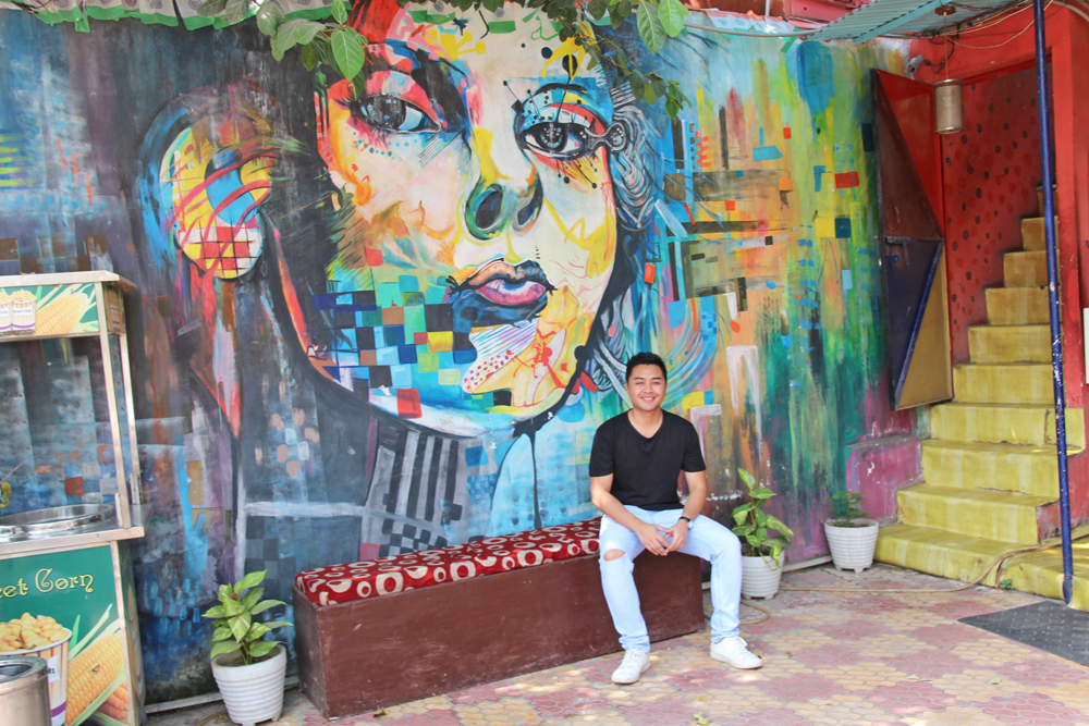 sheroes-hangout-cafe-in-agra-grafitti-wall-outside-acid-victims-india