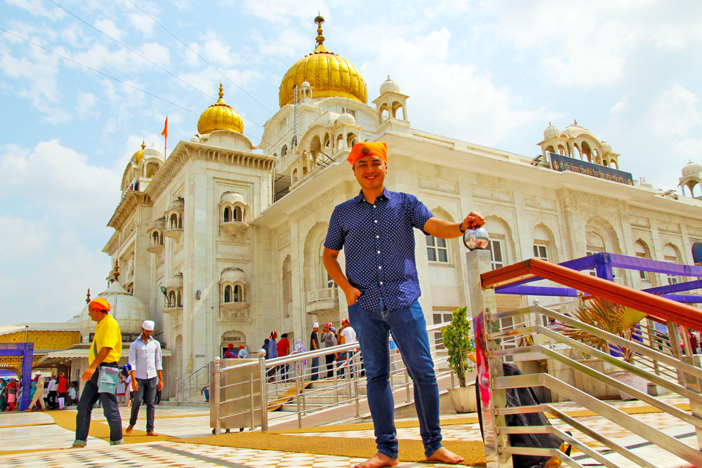 sikh-selfie-gurudwara-bangla-sahib-house-of-worship-delhi-volunteers-prepare-food