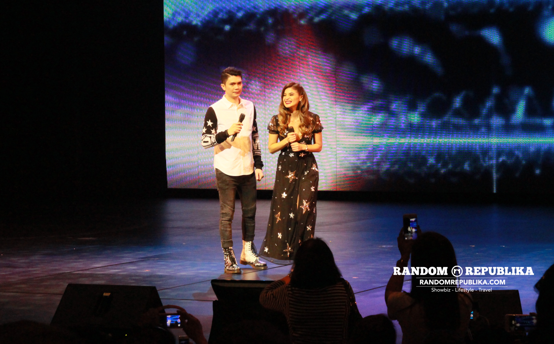 vhong-navarro-and-anne-curtis-kabayan-lets-on-stage-at-resorts-world-theatre-singapore-2016-2
