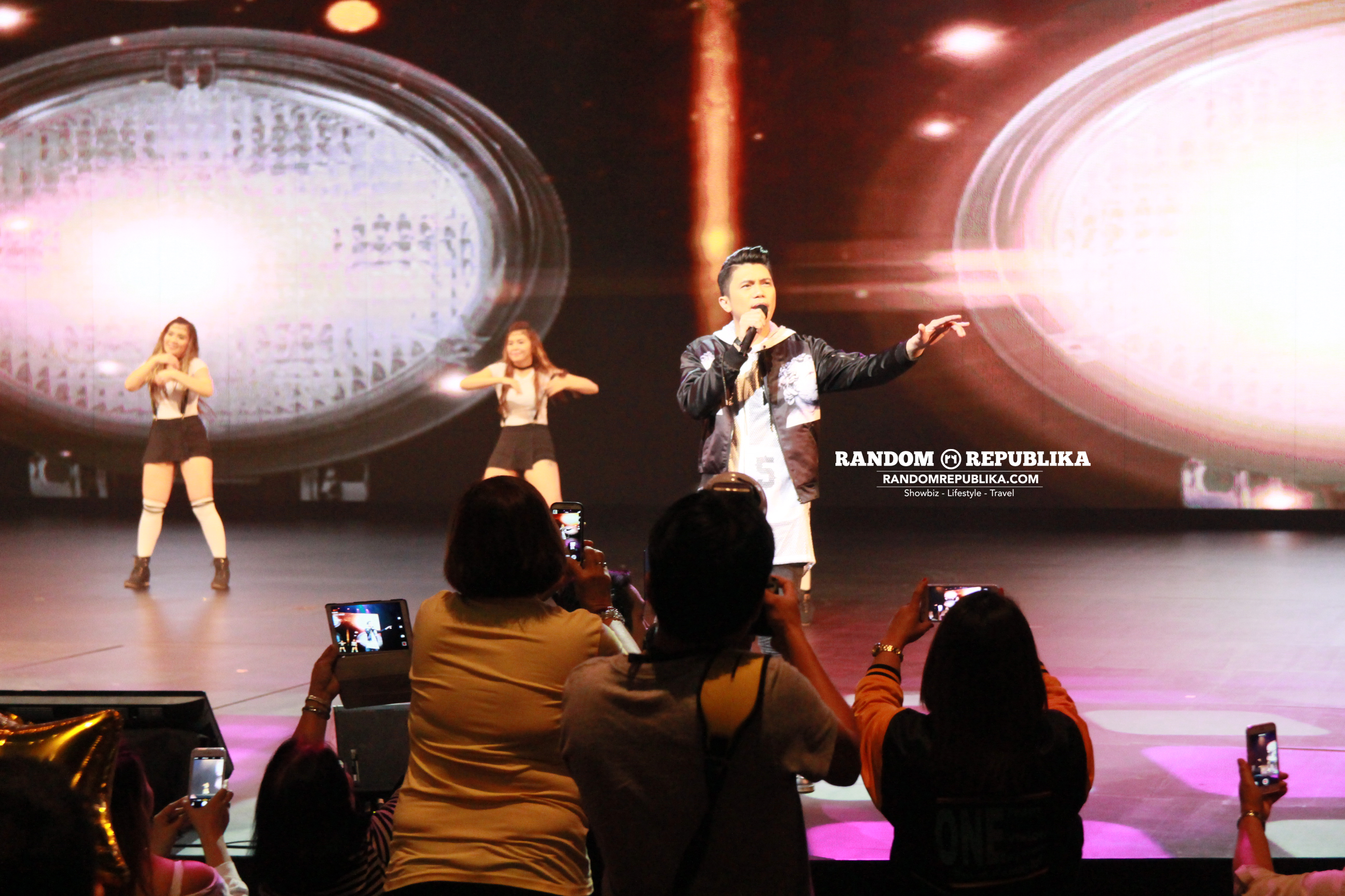 vhong-navarro-performs-concert-singapore-resorts-world-theatre-sentosa-kabayan-lets-go-10