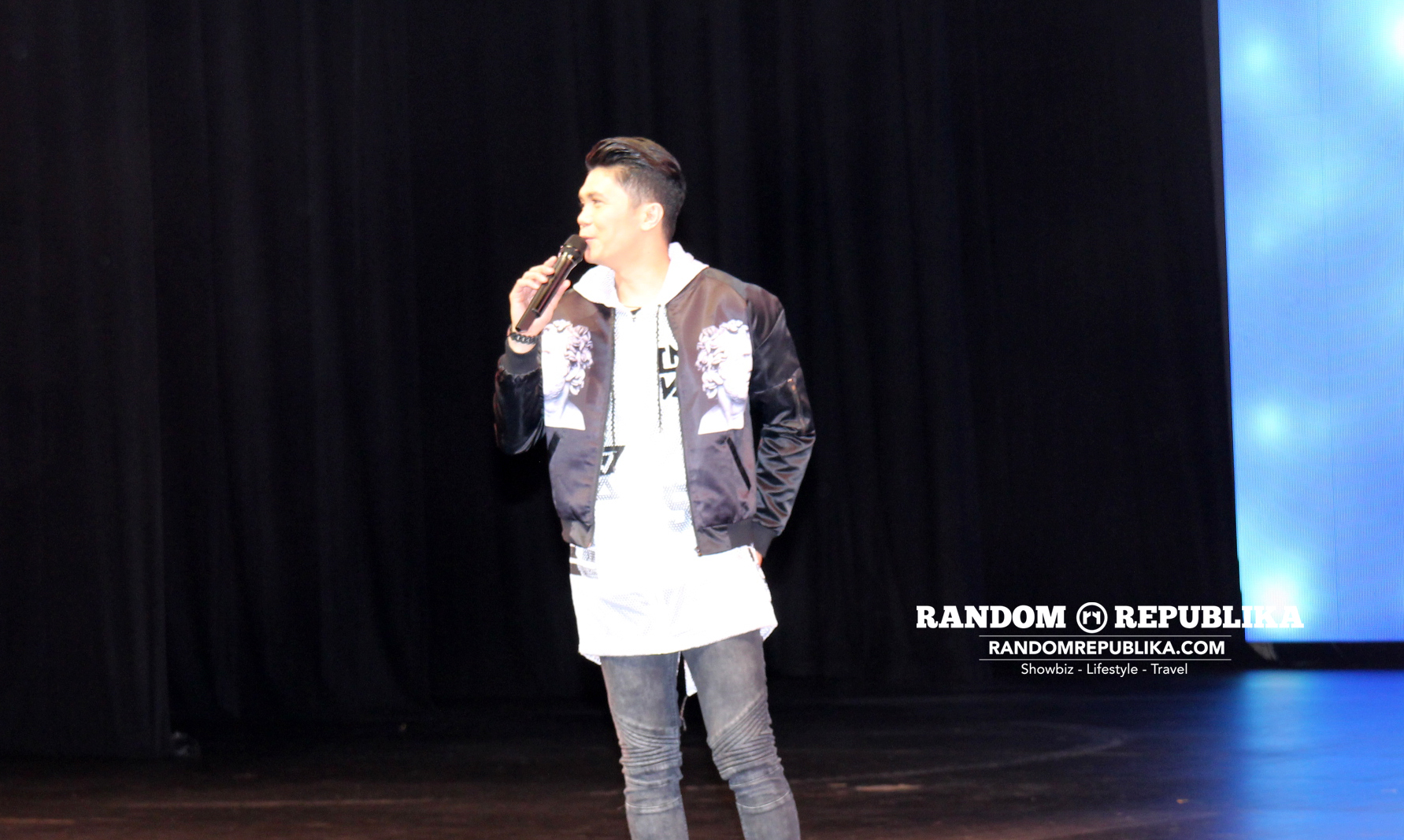vhong-navarro-performs-concert-singapore-resorts-world-theatre-sentosa-kabayan-lets-go-2