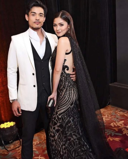 kim-chiu-and-xian-lim-at-star-magic-ball-2016-black-gown