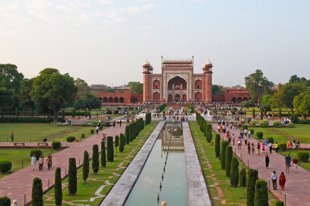 taj-mahal-agra-india-walkway-gates-and-garden