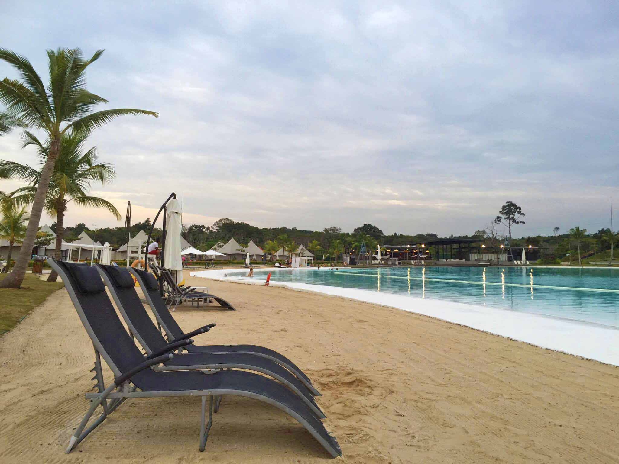 the-canopi-beach-area-bintan-pool-side