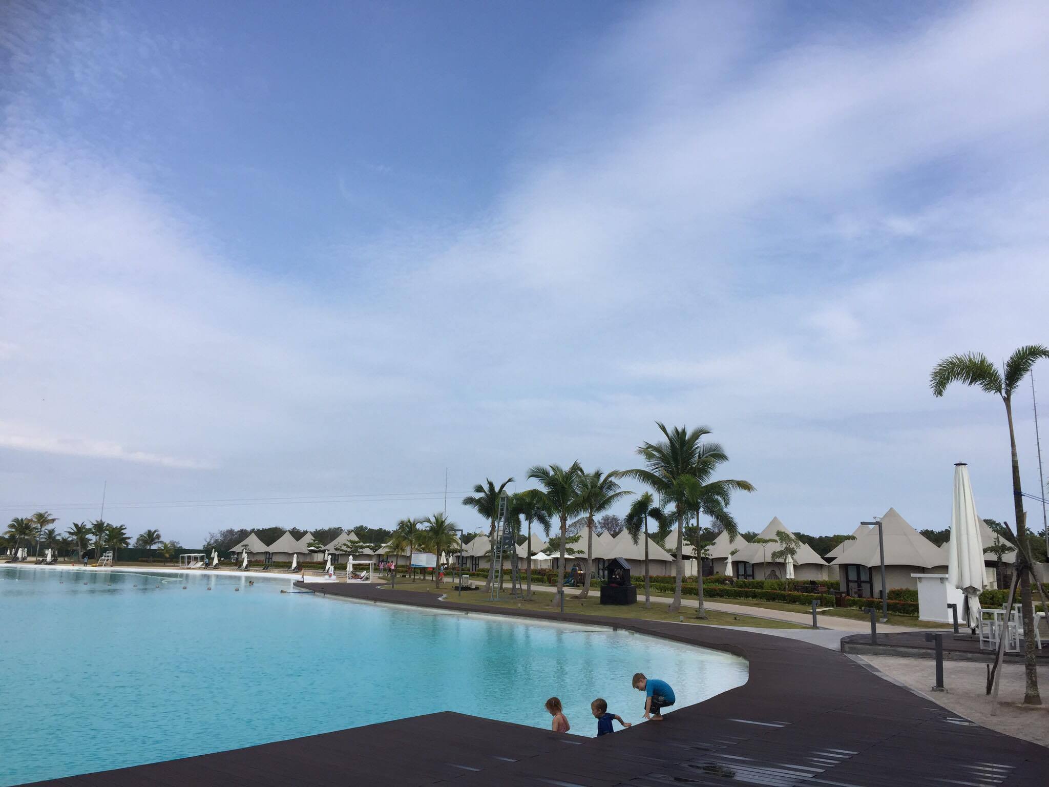 the-canopi-swimming-pool-bintan-indonesia