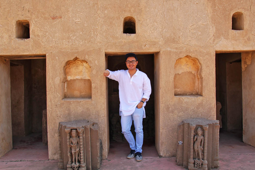chand-baori-ancient-stepwell-ancient-india-jaipur-rajasthan-people-face-of-indian-batman-film-location-hindu-carving