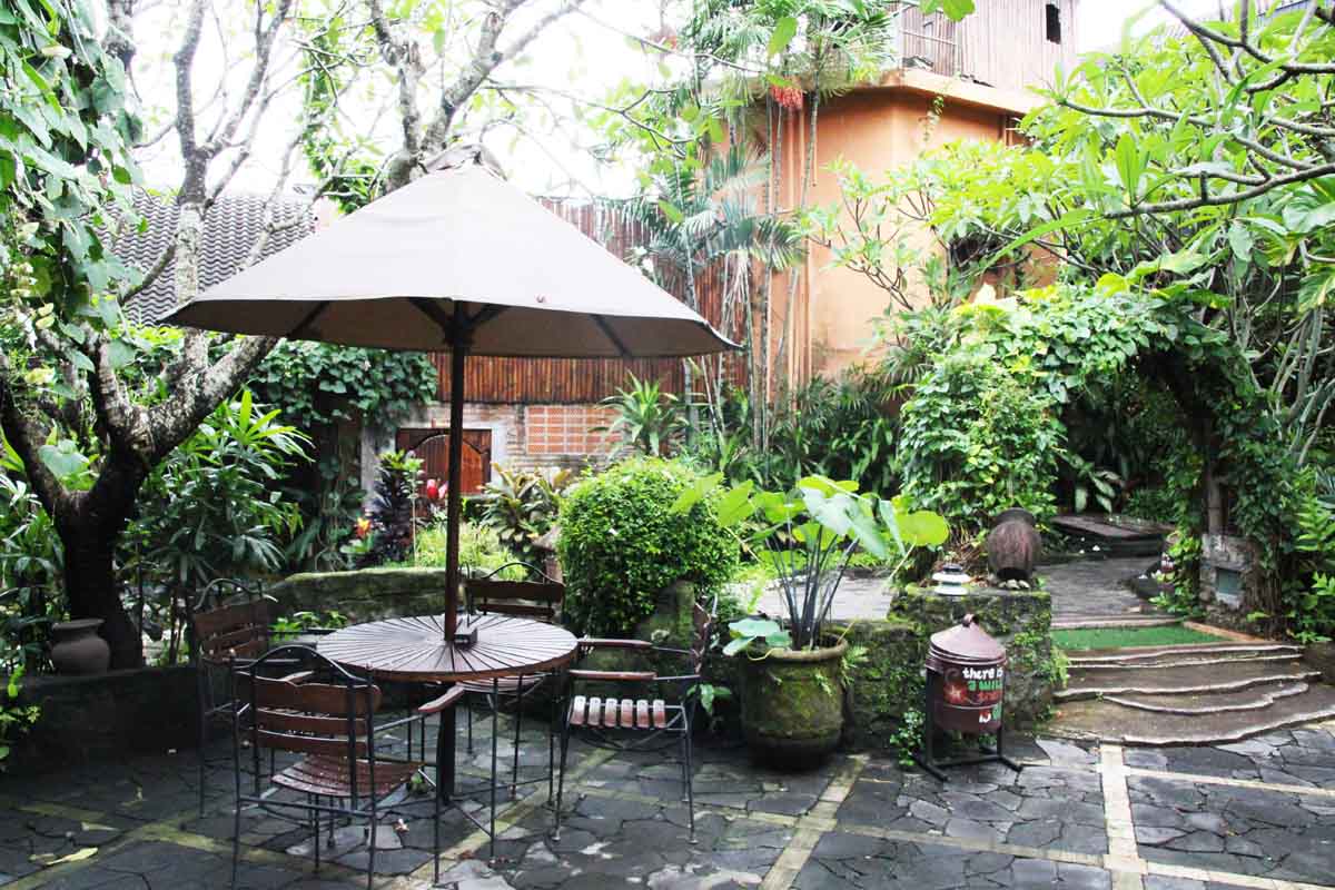 dusun-jogja-village-inn-garden-outdoor-area-yogyakarta-indonesia
