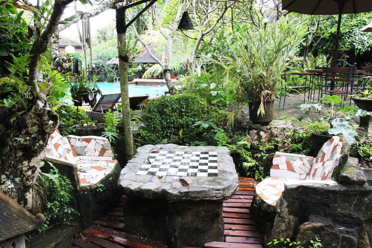 dusun-jogja-village-inn-outdoor-garden-shopping-yogyakarta-indonesia