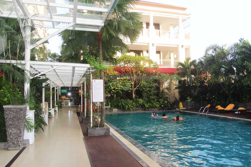 gallery-prawirotaman-hotel-yogyakarta-indonesia-swimming-pool-building-jogja