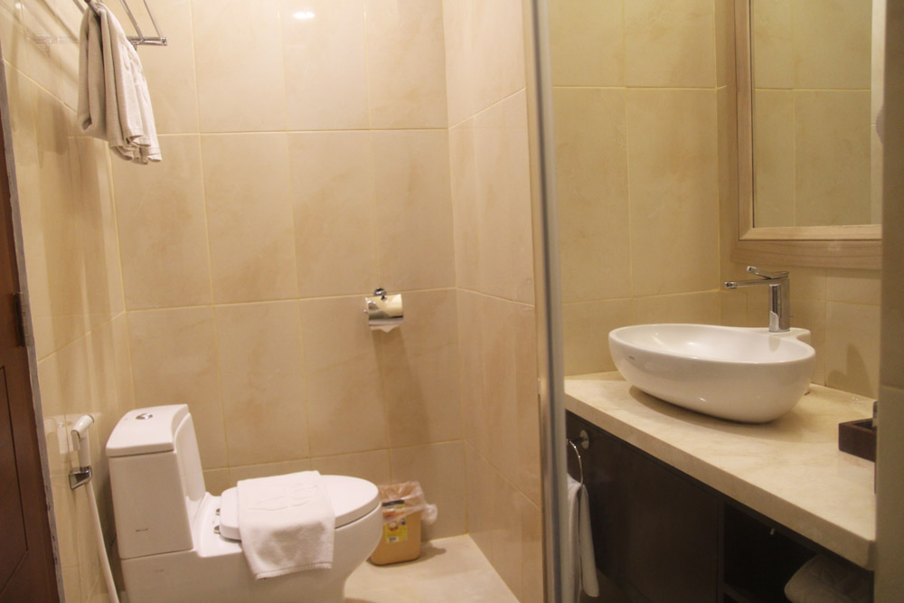 gallery-prawirotaman-hotel-yogyakarta-indonesia-toilet-restroom